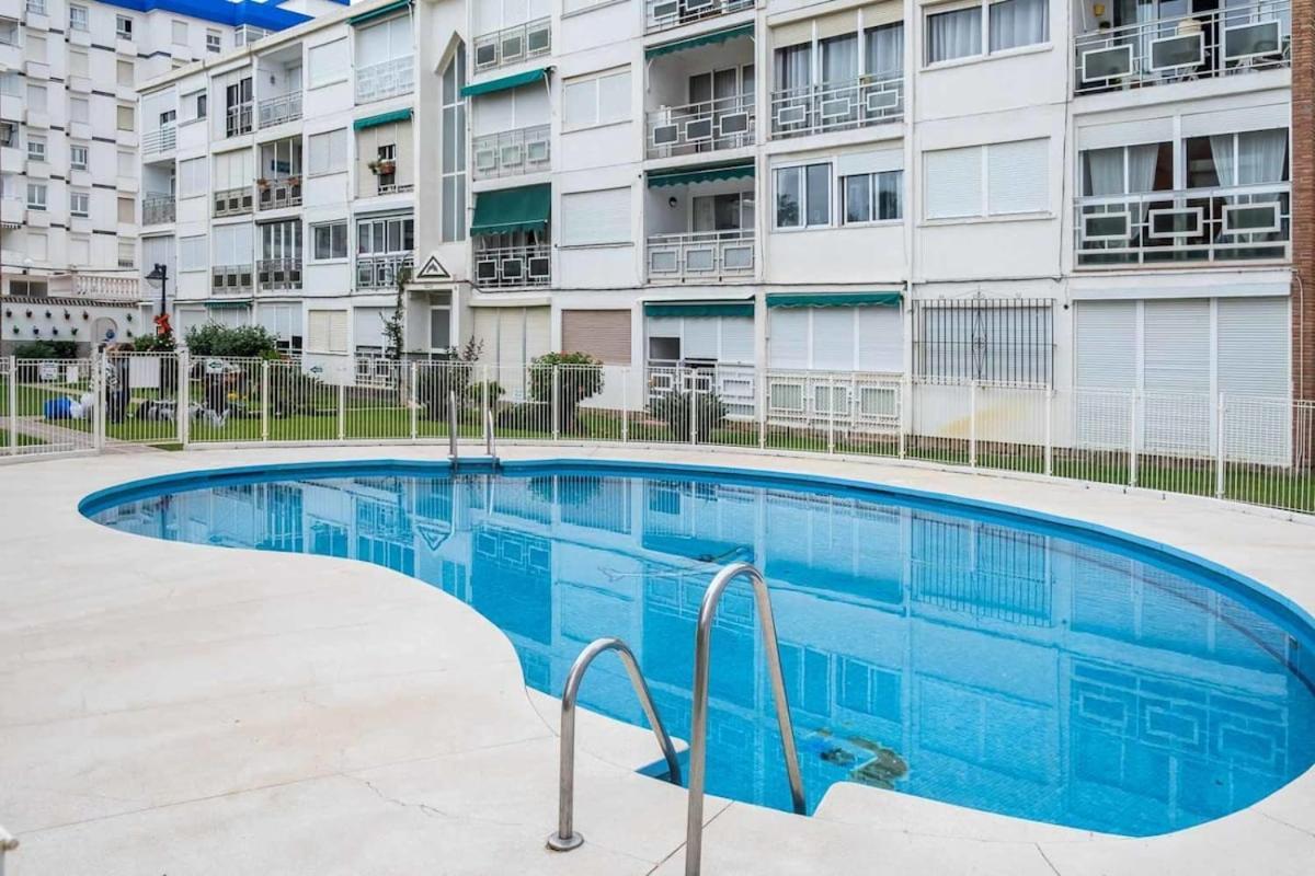 Apartment Garden And Pool In Next To The Benalmadena